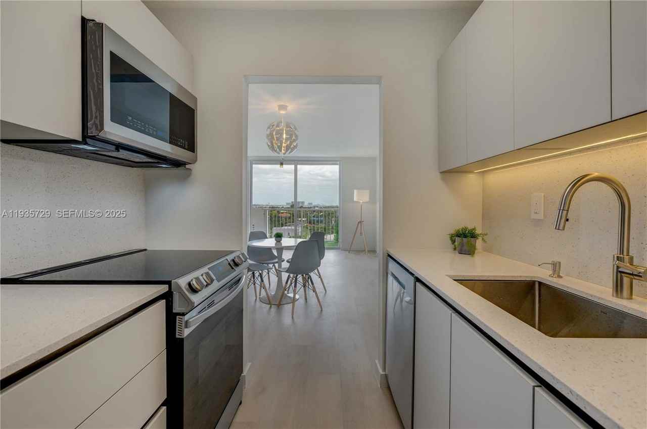 2000 Ne 135th St #908 - Photo 3 of 8