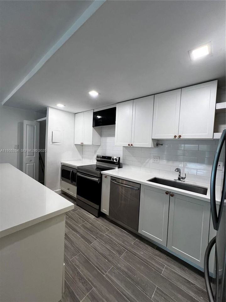 4470 Nw 79th Ave #1C - Photo 3 of 8