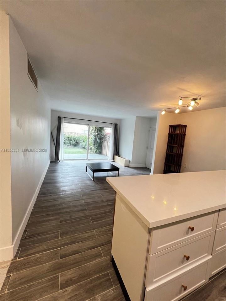 4470 Nw 79th Ave #1C - Photo 5 of 8