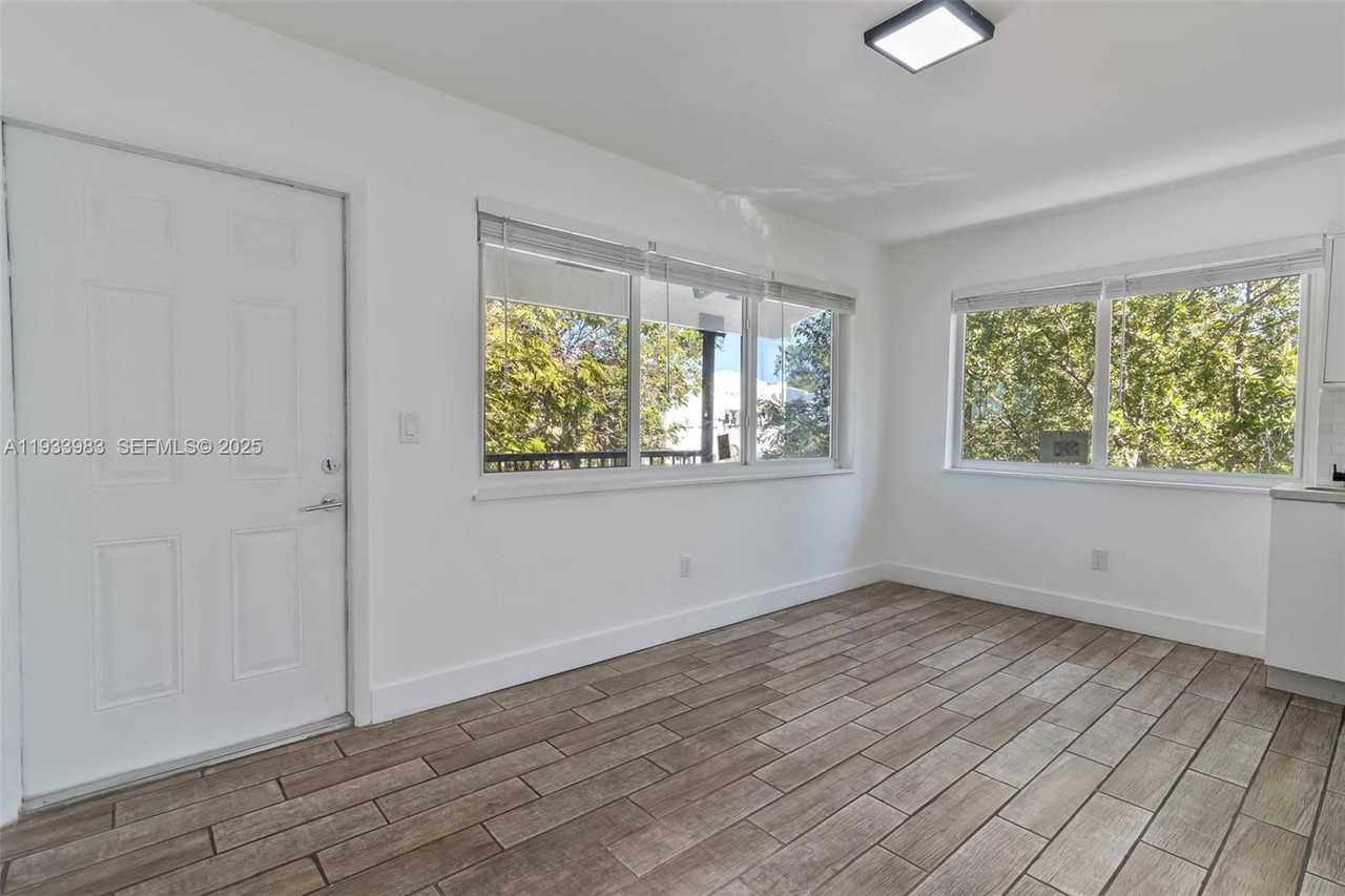 2190 Sw 14th Ter #6 - Photo 5 of 8