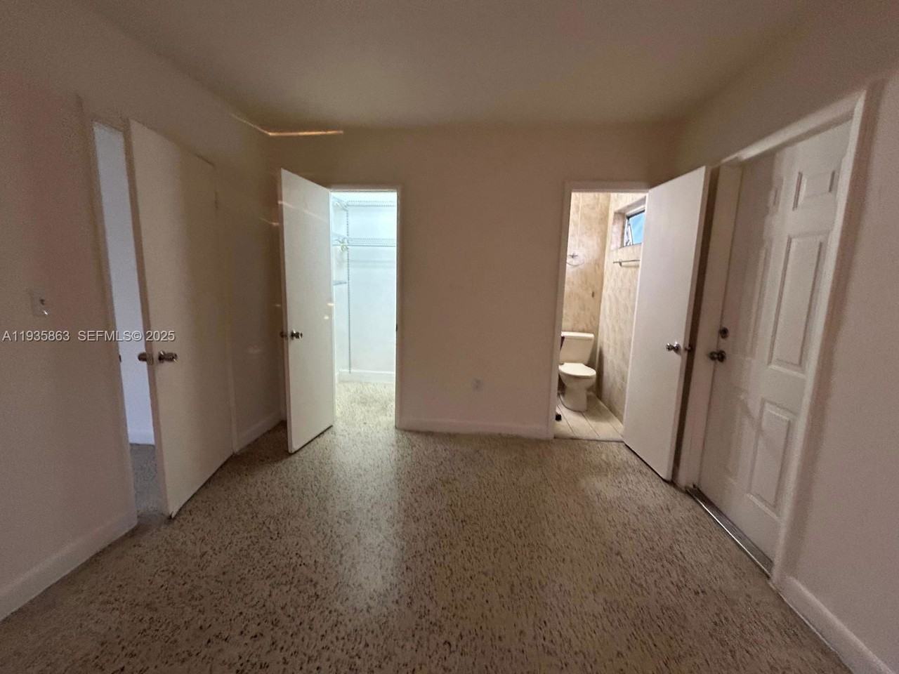 3009 Nw 22nd Ct #1 - Photo 4 of 5