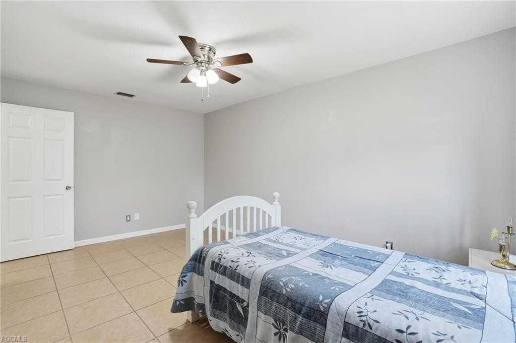 4421 Sw 14th Pl - Photo 6 of 8