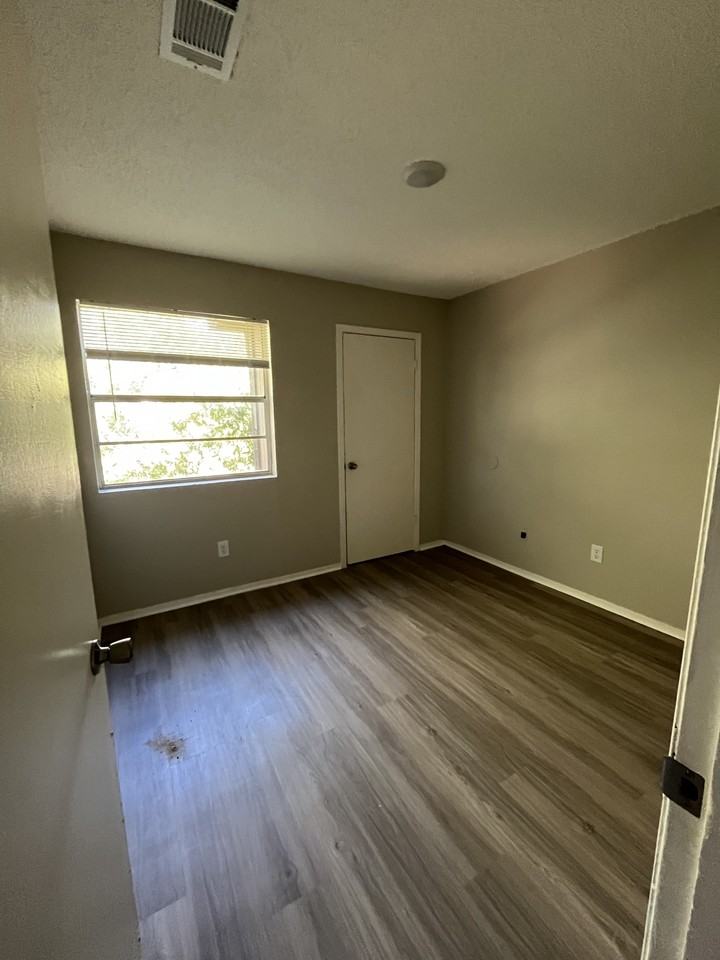 606 Bracewood Cir #C - Photo 3 of 5