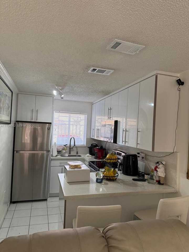 8084 Nw 10th St #4 - Photo 7 of 27