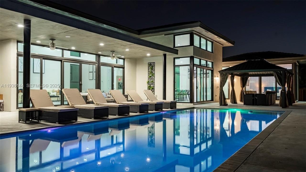 11911 Nw 2nd St - Photo 2 of 50