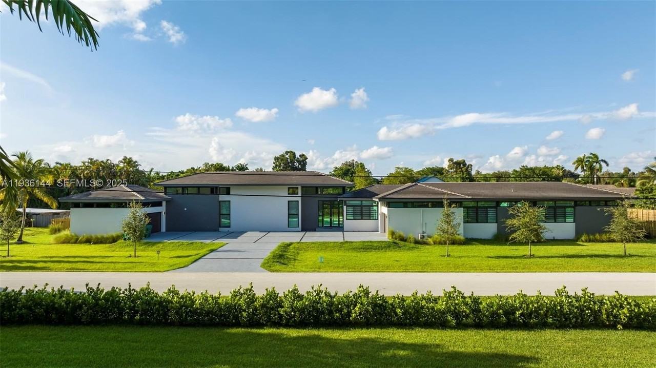 11911 Nw 2nd St - Photo 3 of 50