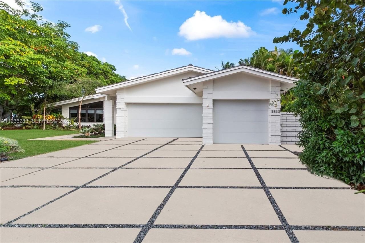 2132 Middle River Dr - Photo 2 of 50