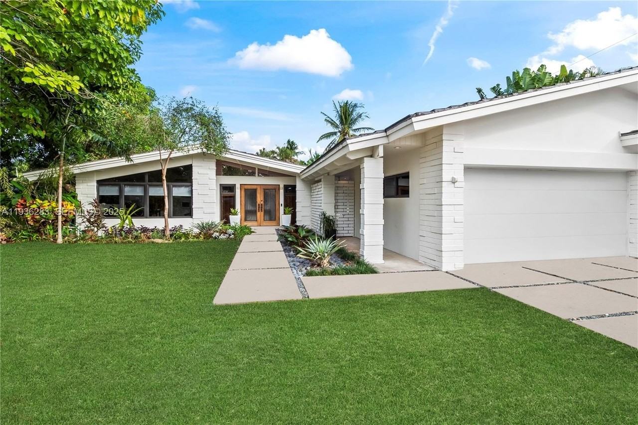 2132 Middle River Dr - Photo 3 of 50