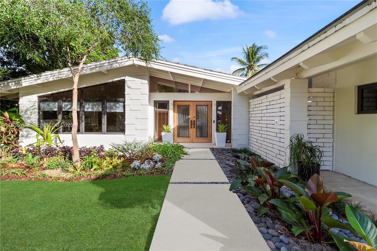 2132 Middle River Dr - Photo 4 of 50