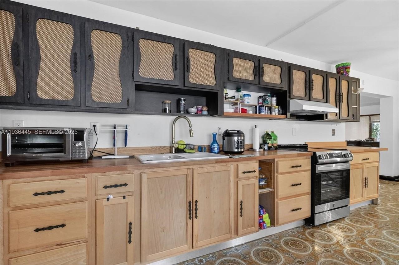 135 South Dr - Photo 3 of 50