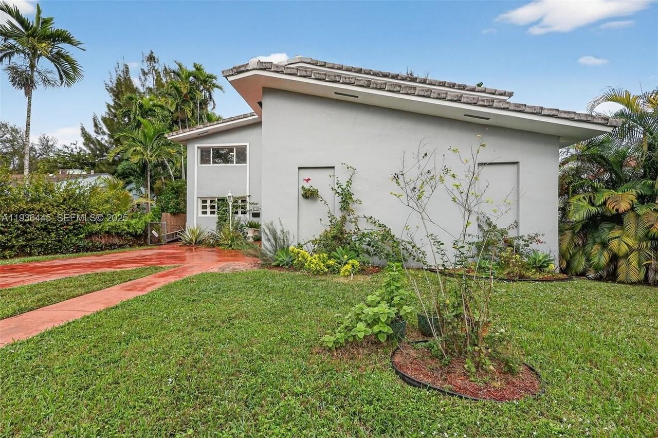 135 South Dr - Photo 5 of 50