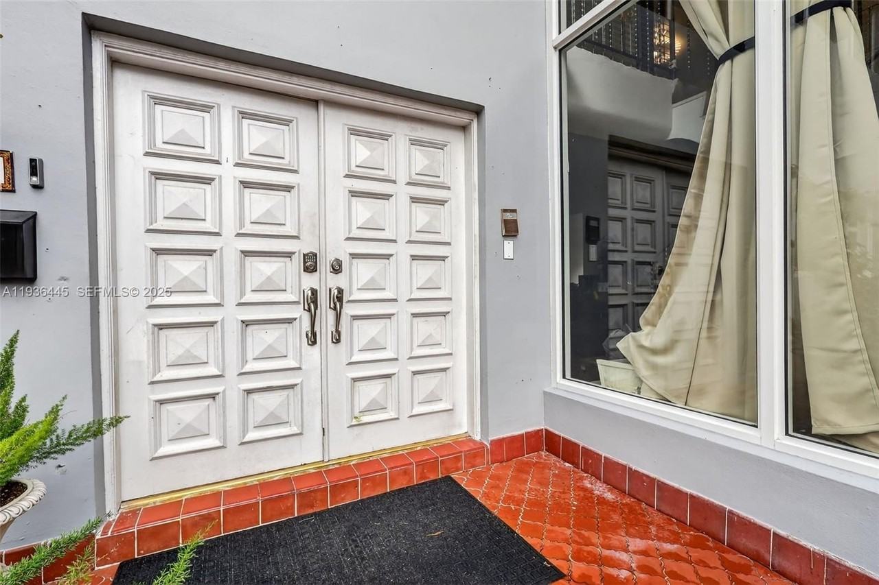 135 South Dr - Photo 6 of 50