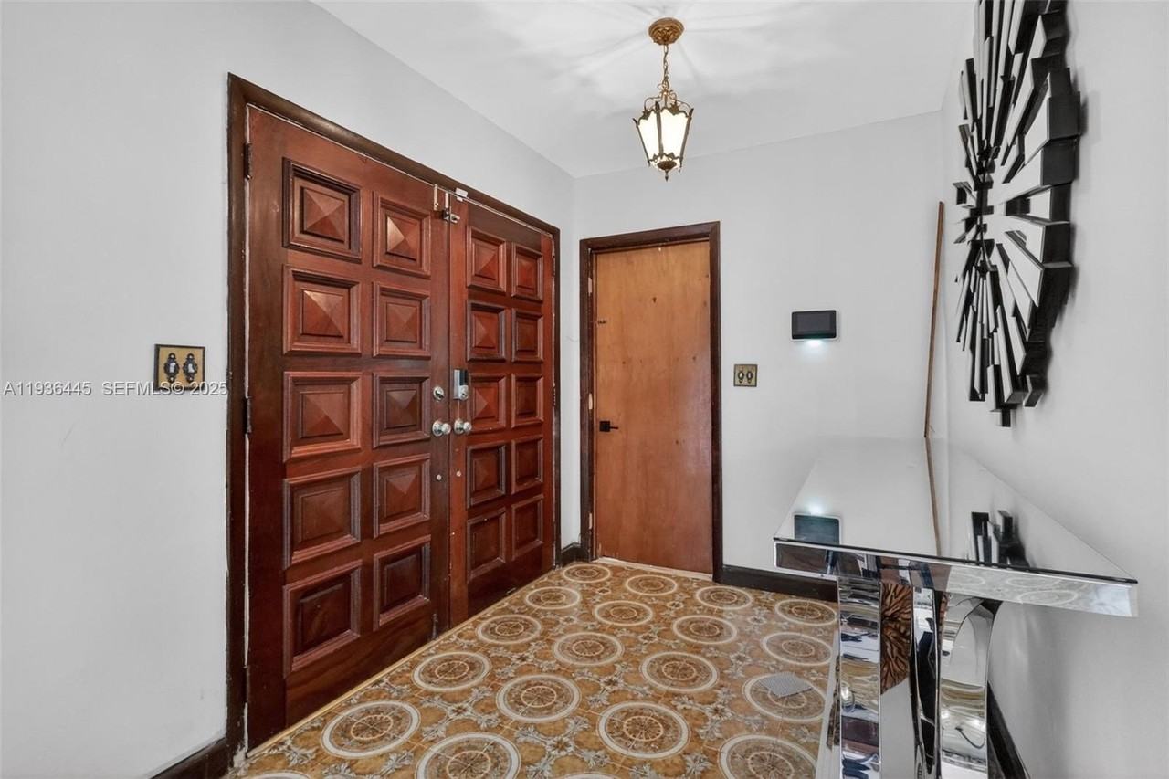 135 South Dr - Photo 7 of 50