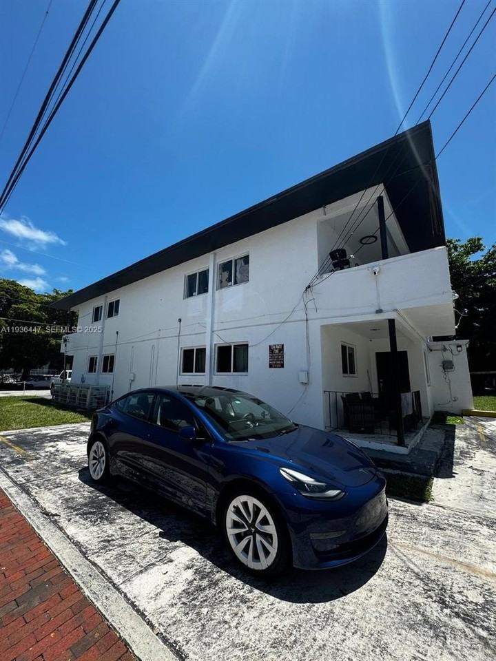 610 Sw 13th Ave #4 - Photo 7 of 10