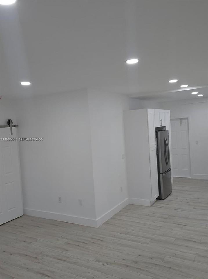 14410 Ne 5th Pl #4 - Photo 5 of 13