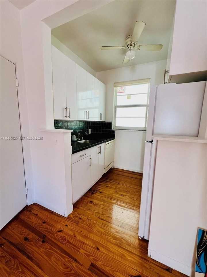 1606 Jefferson Ave #8 - Photo 7 of 18