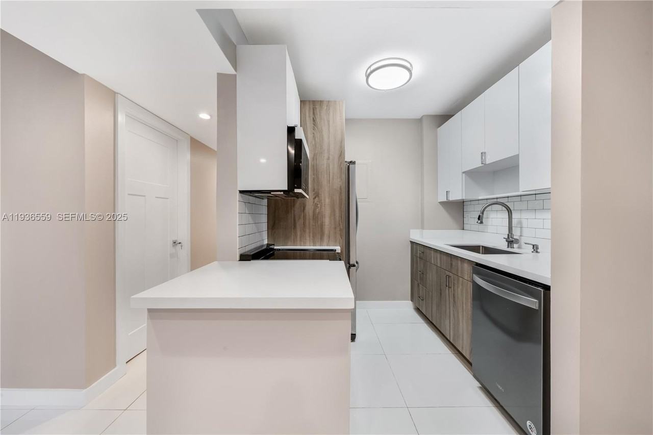 8095 Nw 8th St #412 - Photo 3 of 20