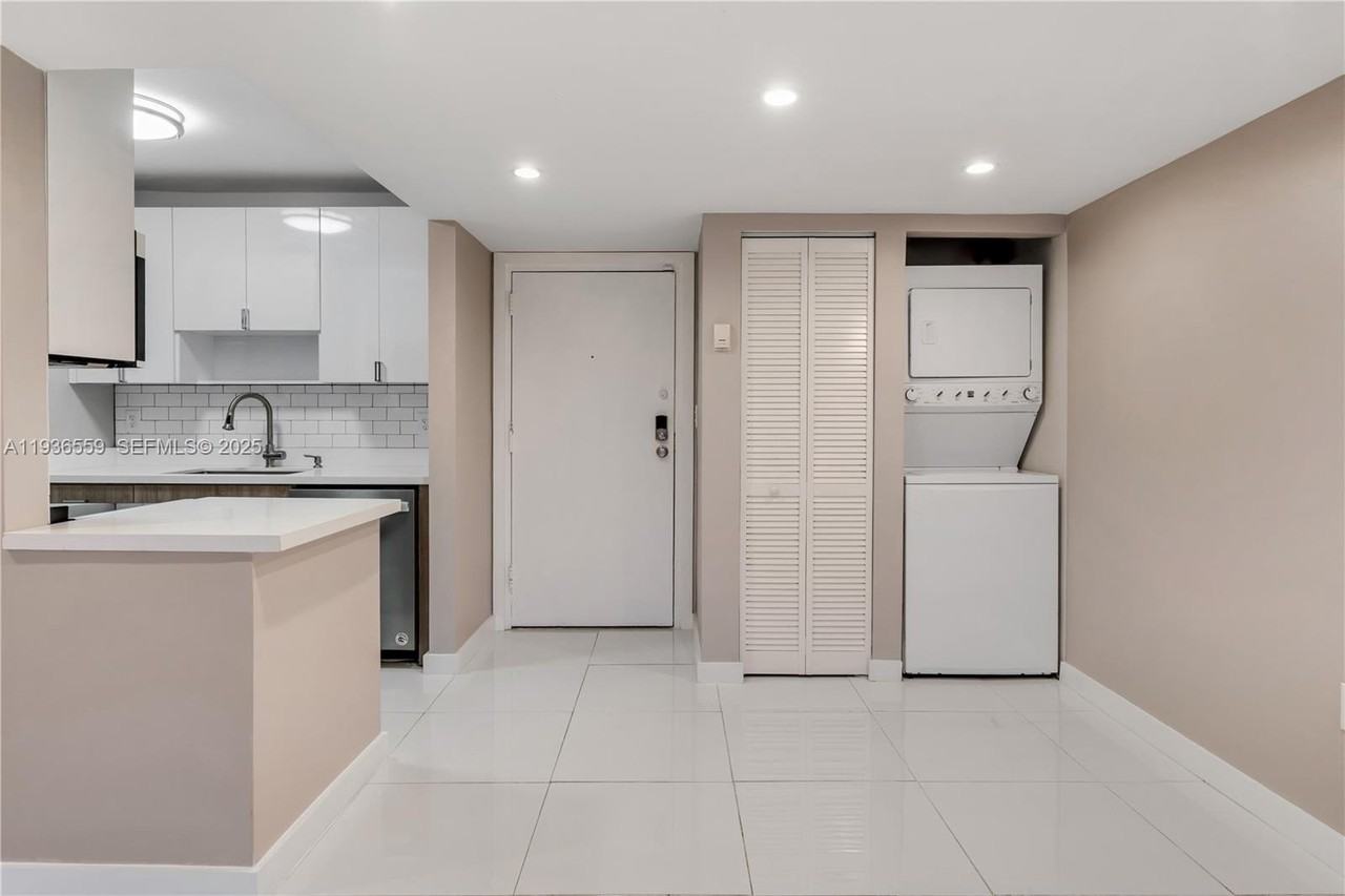 8095 Nw 8th St #412 - Photo 4 of 20