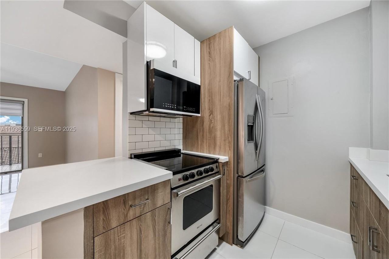 8095 Nw 8th St #412 - Photo 5 of 20