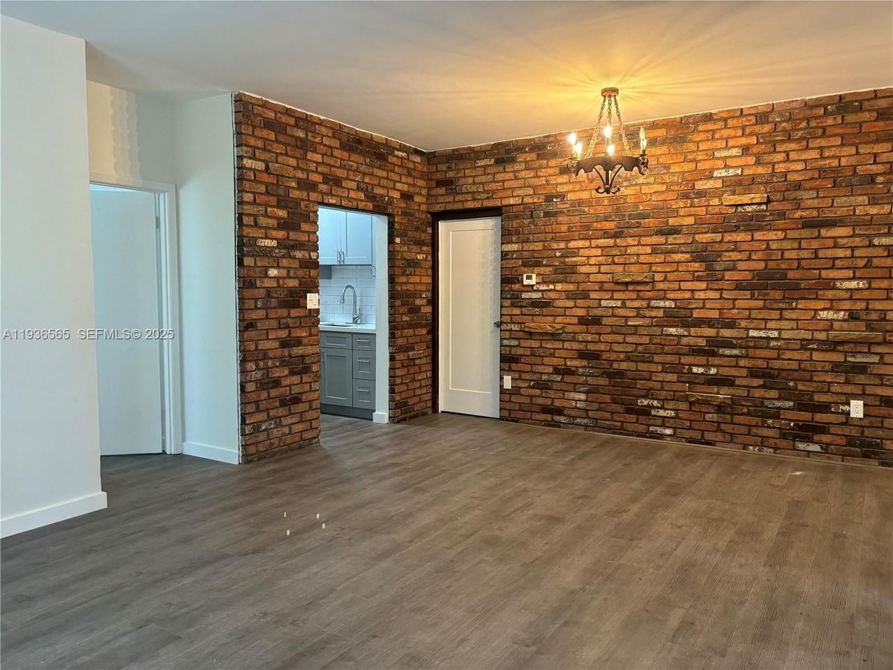 15240 Ne 8th Ave #B - Photo 3 of 11