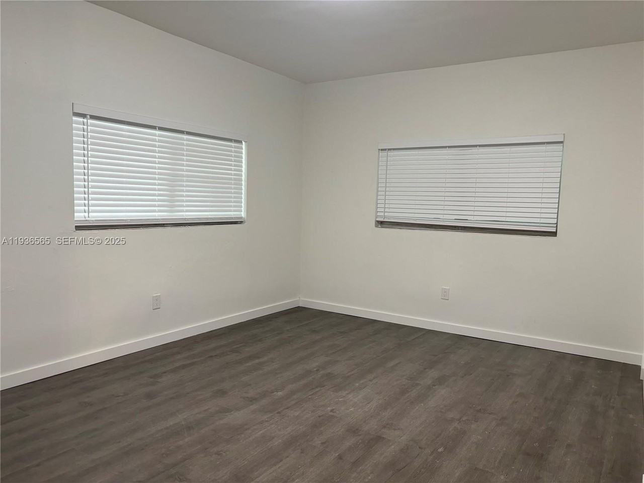 15240 Ne 8th Ave #B - Photo 5 of 11