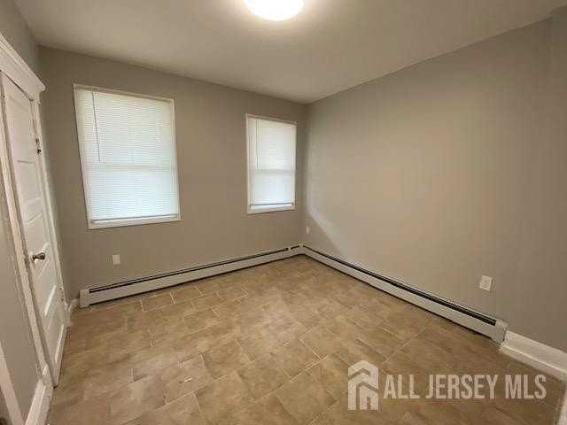 310 Somerset St - Photo 5 of 8