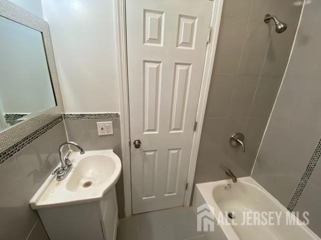 310 Somerset St - Photo 7 of 8