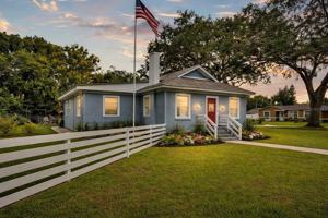 featured image of 1705 Davis Ave
