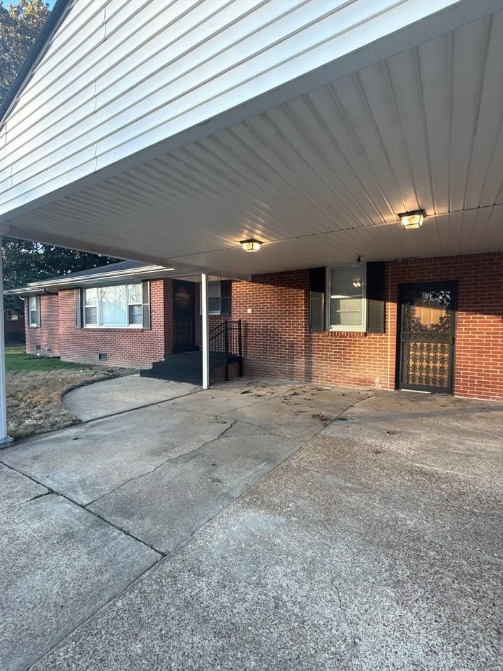 35 Wiley Dr #1 - Photo 2 of 29