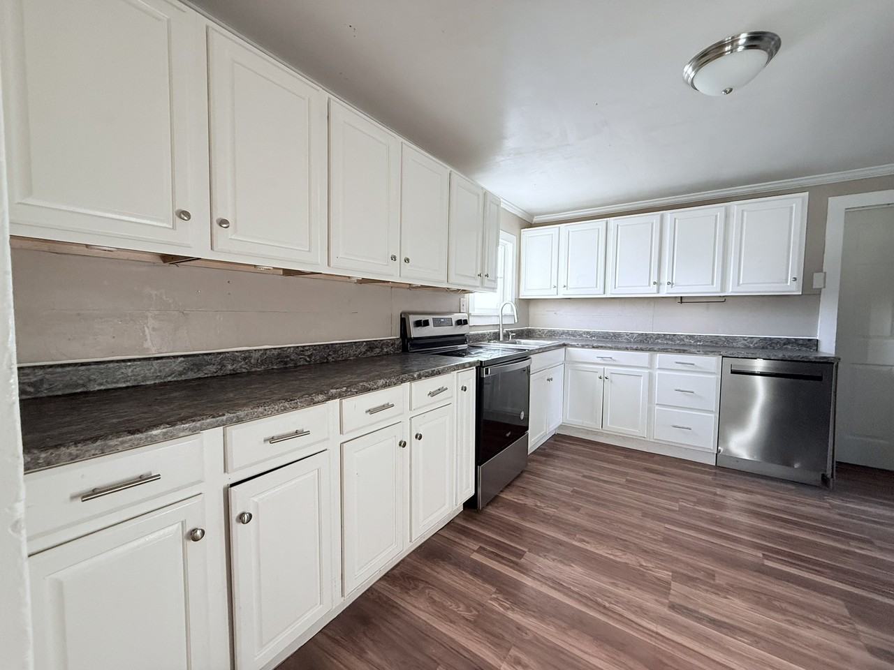 114 Oak St #1 - Photo 4 of 13