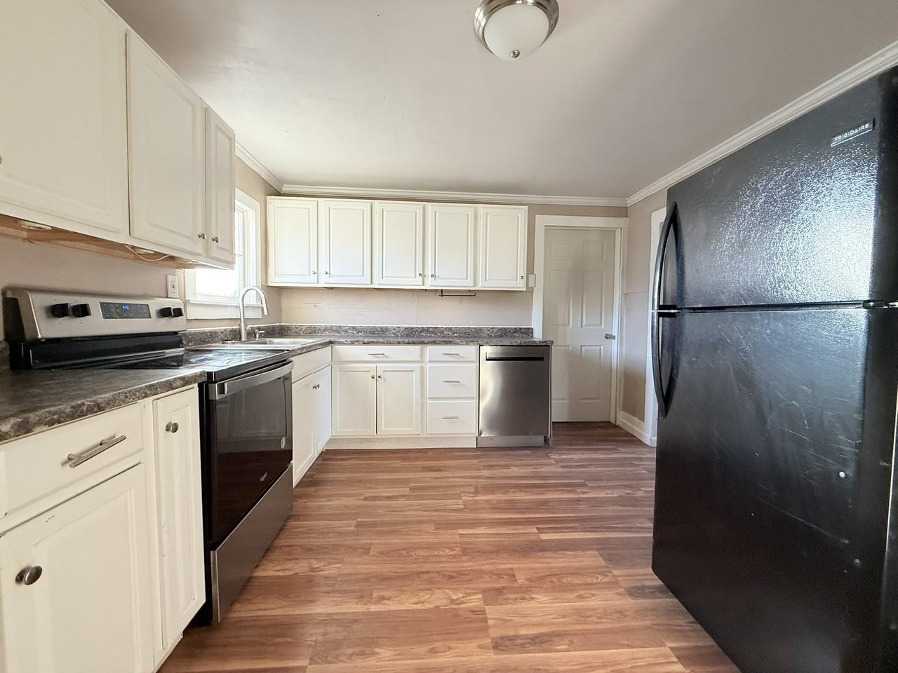 114 Oak St #1 - Photo 5 of 13