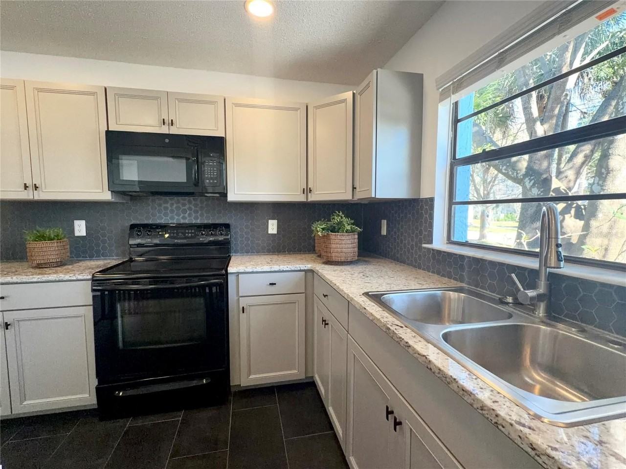 2 N Shine Ave - Photo 7 of 25