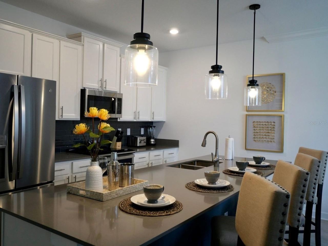 956 Leader St - Photo 3 of 13