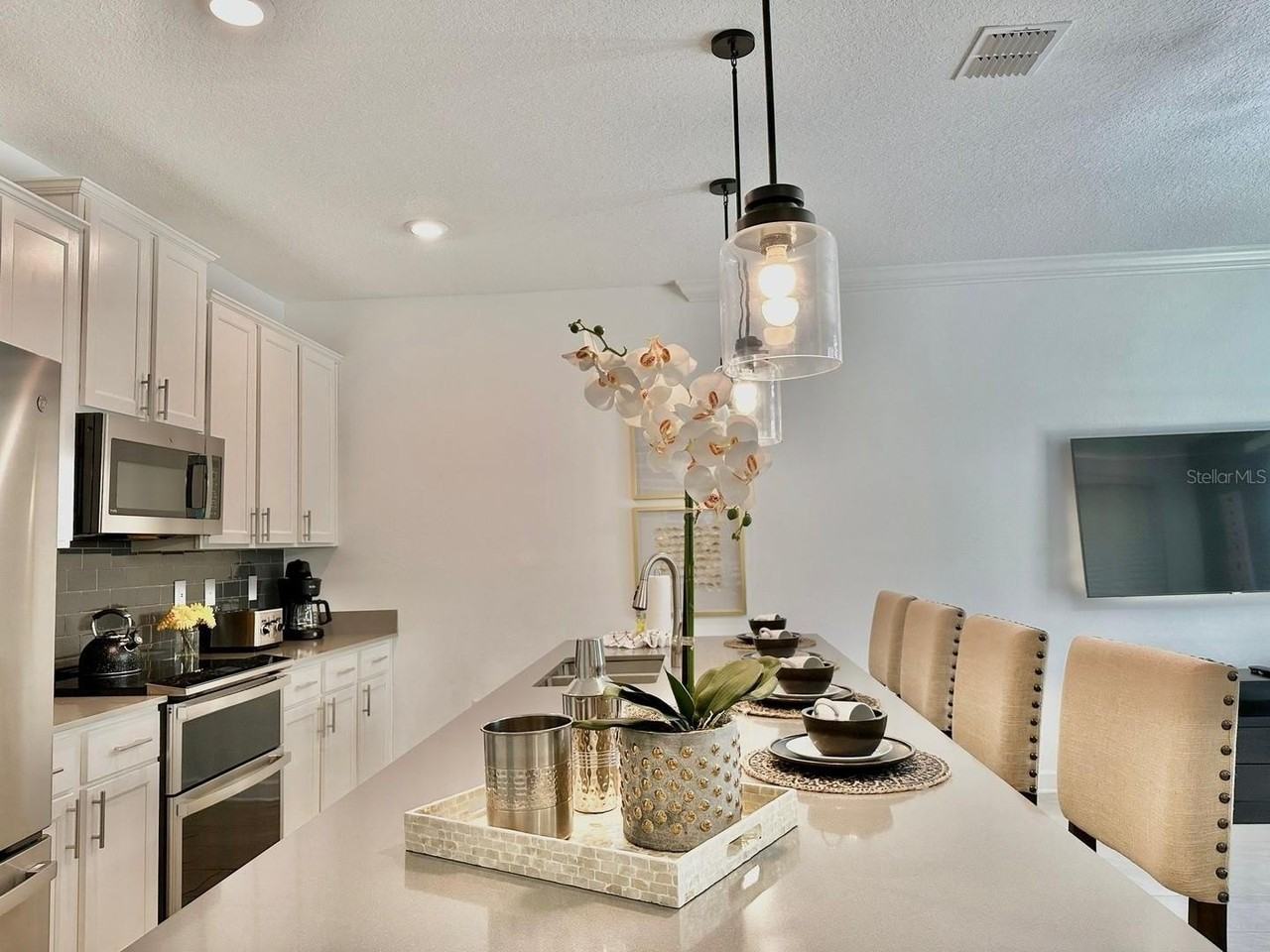 956 Leader St - Photo 7 of 13