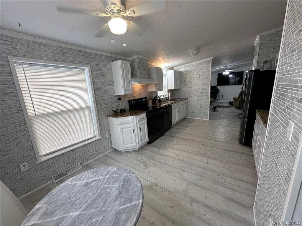 416 Silver Maples Dr - Photo 5 of 34