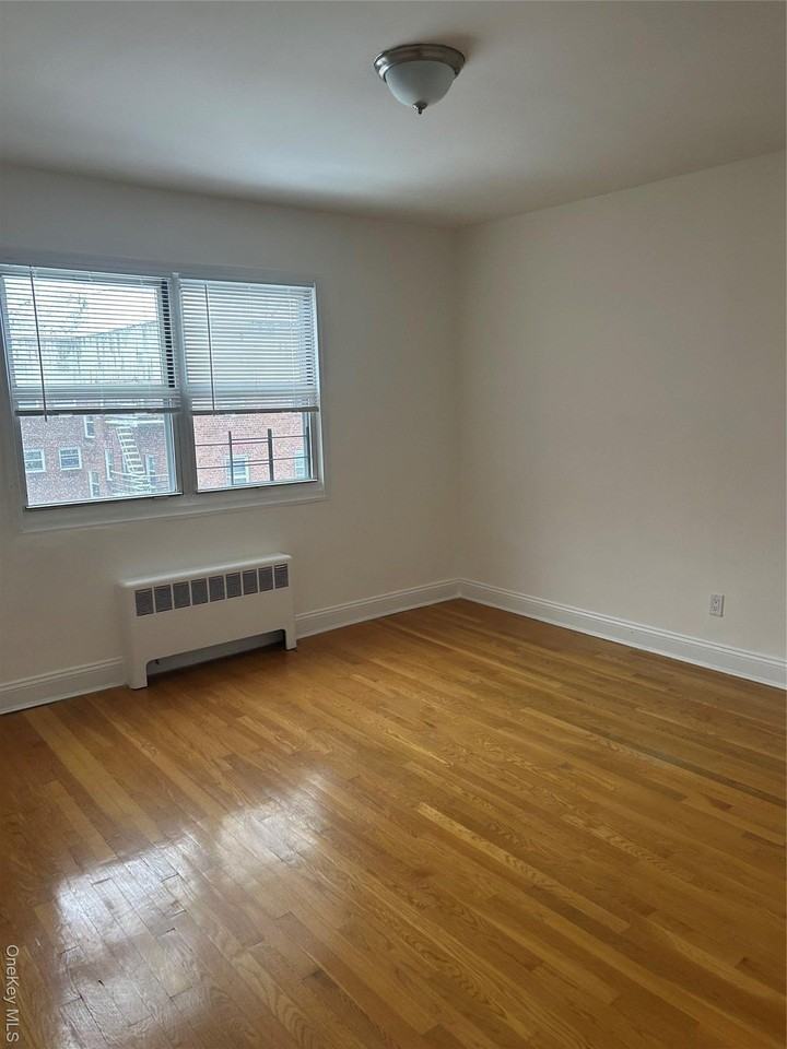 15 Schenck Ave Apt 3e #3E - Photo 7 of 17