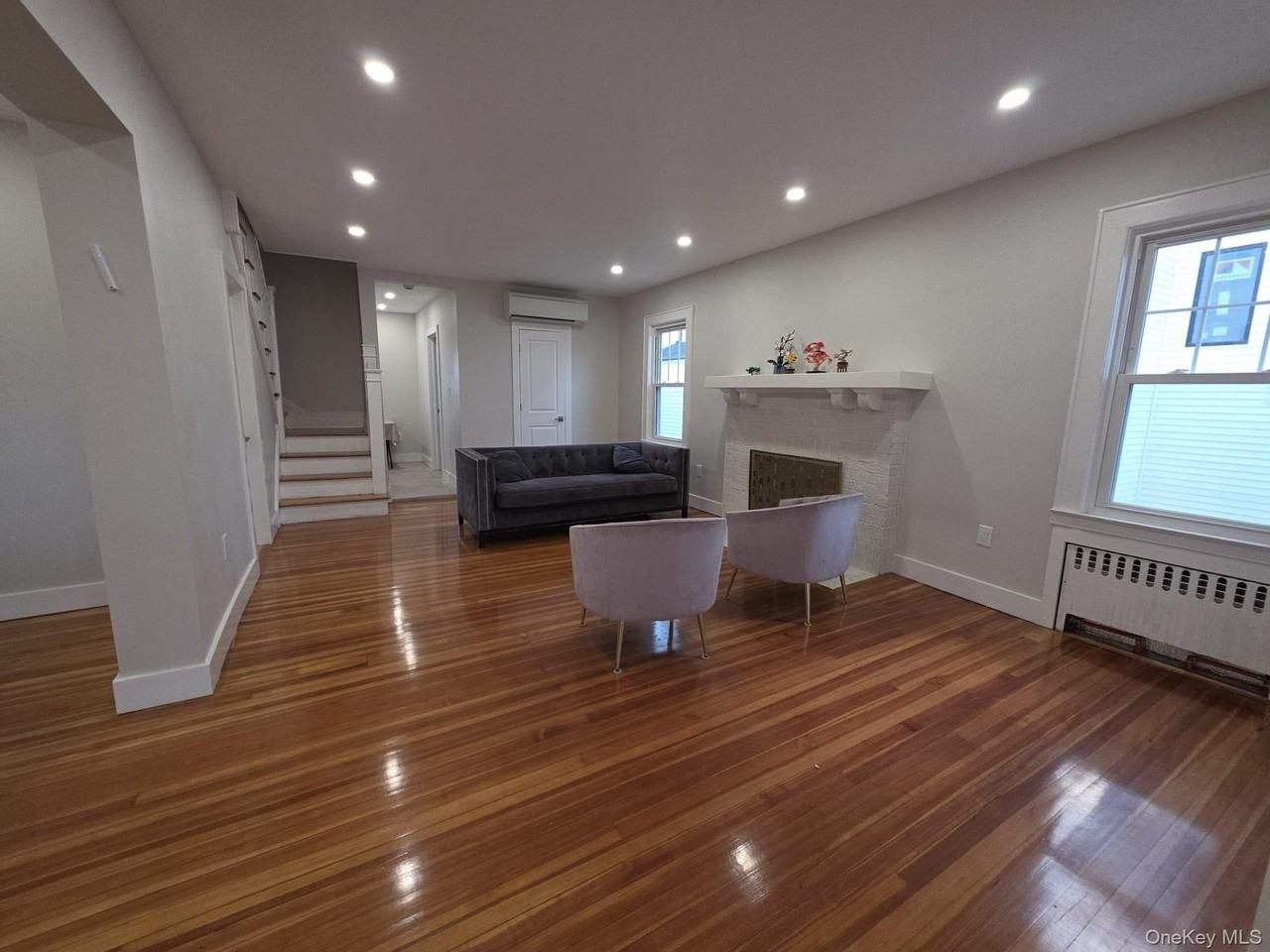 325 Pacific Ave - Photo 2 of 16