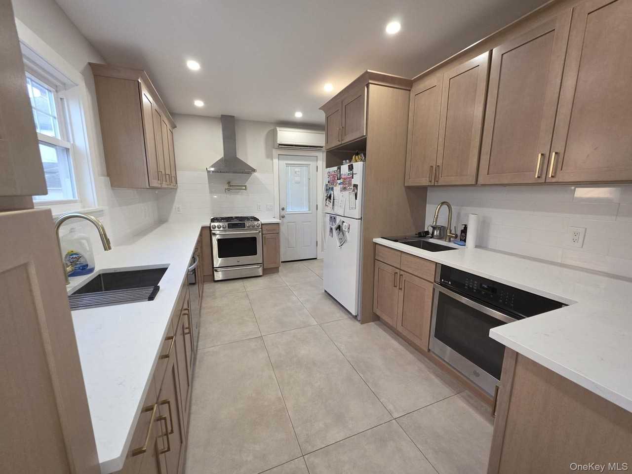 325 Pacific Ave - Photo 5 of 16