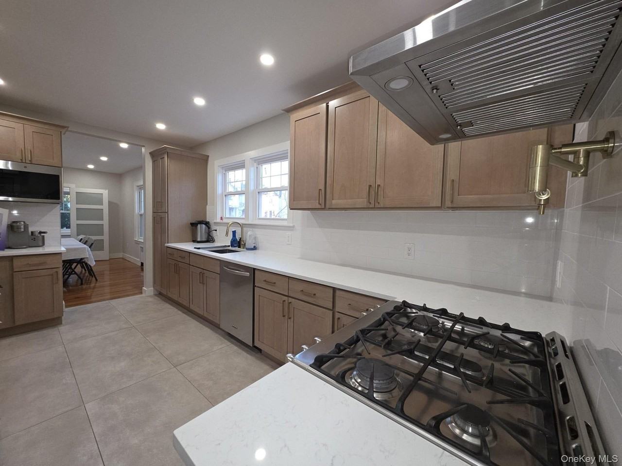 325 Pacific Ave - Photo 6 of 16