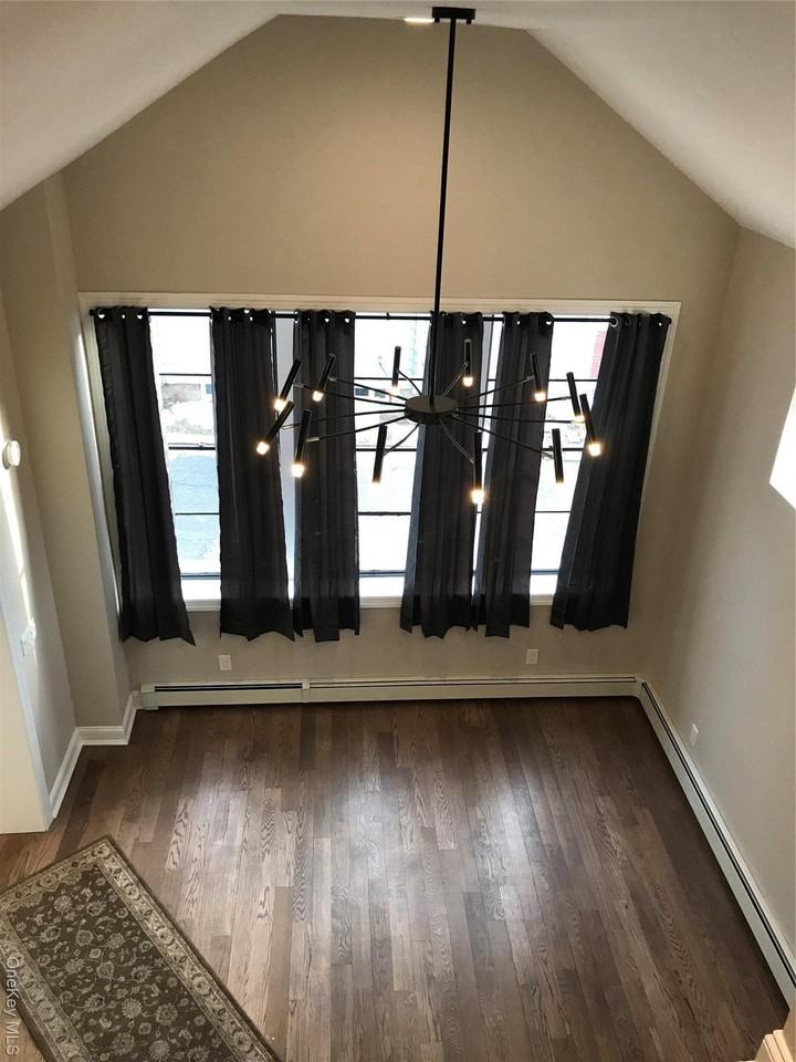 251 Main St - Photo 5 of 11