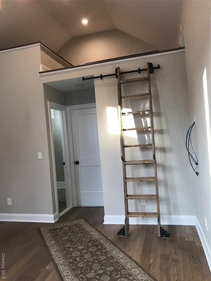 251 Main St - Photo 6 of 11