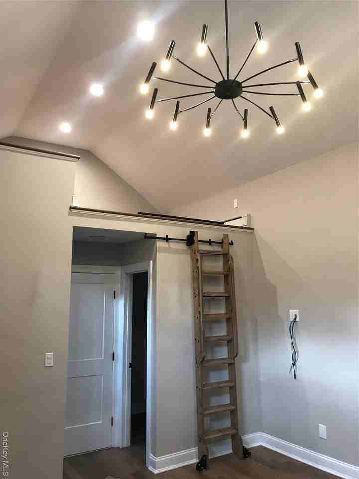 251 Main St - Photo 7 of 11