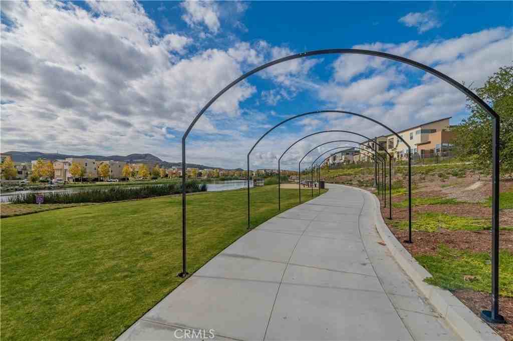 2261 Horseback Rd - Photo 5 of 20