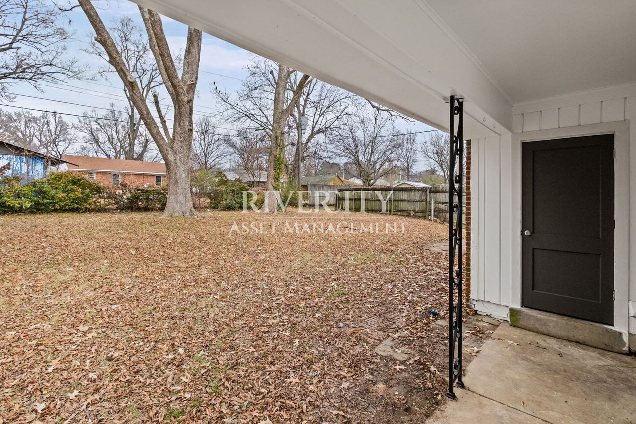 1694 Claire Ave #1 - Photo 4 of 14