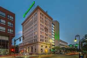 featured image of 875 Elm St #211