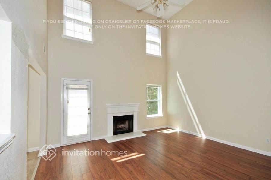 4435 Ravenwood Dr - Photo 3 of 18