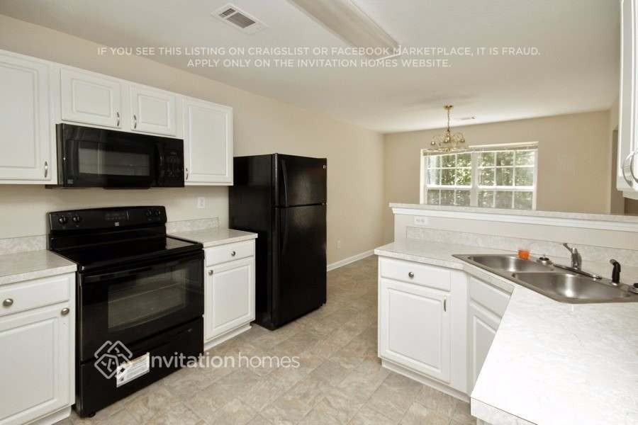 4435 Ravenwood Dr - Photo 7 of 18