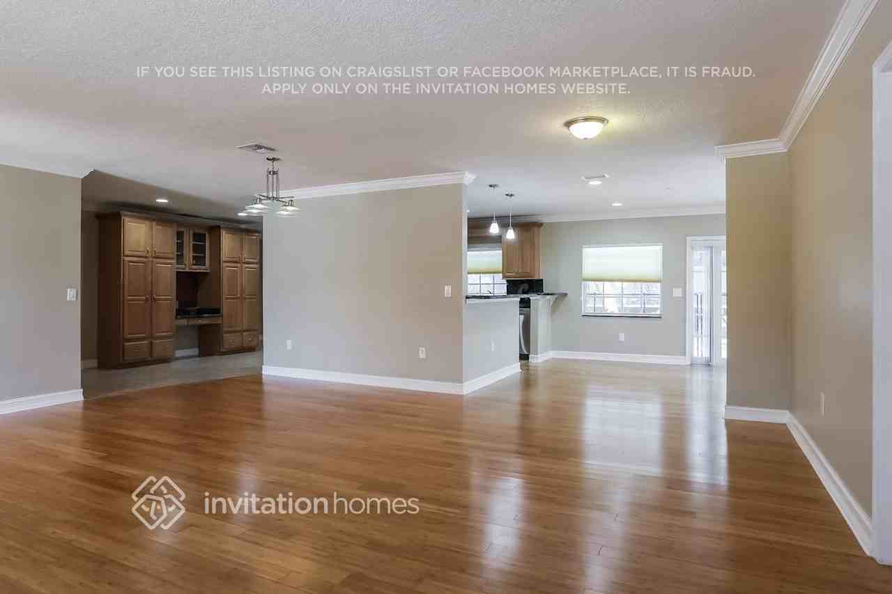 835 Nw 7th St - Photo 5 of 21