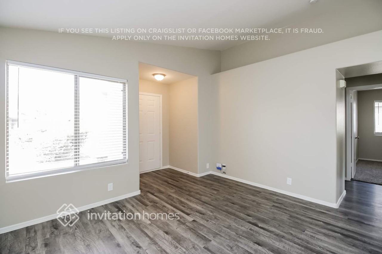 15725 W Smokey Dr - Photo 3 of 14