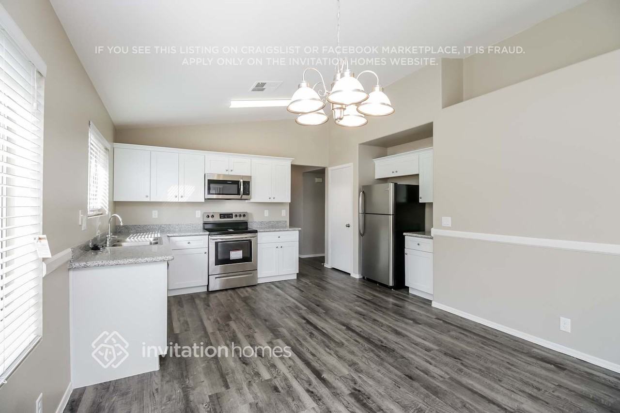 15725 W Smokey Dr - Photo 5 of 14